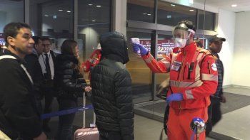 Mientras que se están acelerando los casos en Estados Unidos y en Brasil, varios países preparan sus planes de vacunación masiva,