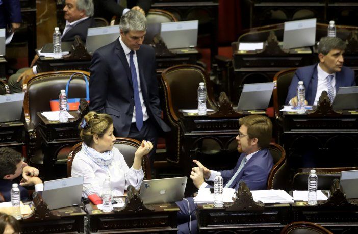 Graciela Camaño conversa con Nicolás Massot que regresó tras su licencia en EEUU. 