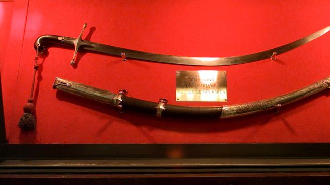 El sable corvo de San Martín, motivo de discordia.