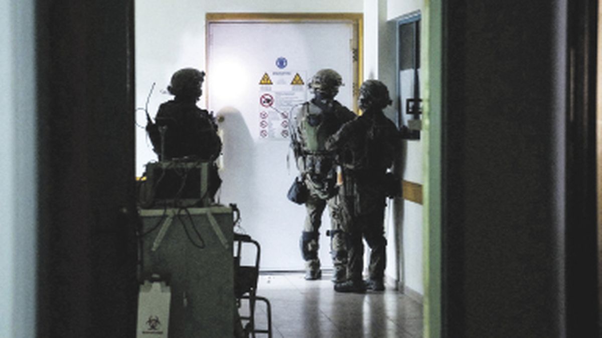 Israeli army enters Gaza’s largest hospital