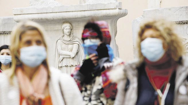 EMERGENCIA. El gobierno Italiano decidió a último minuto luego de haber registrado un aumento de más del 70% de los contagios.