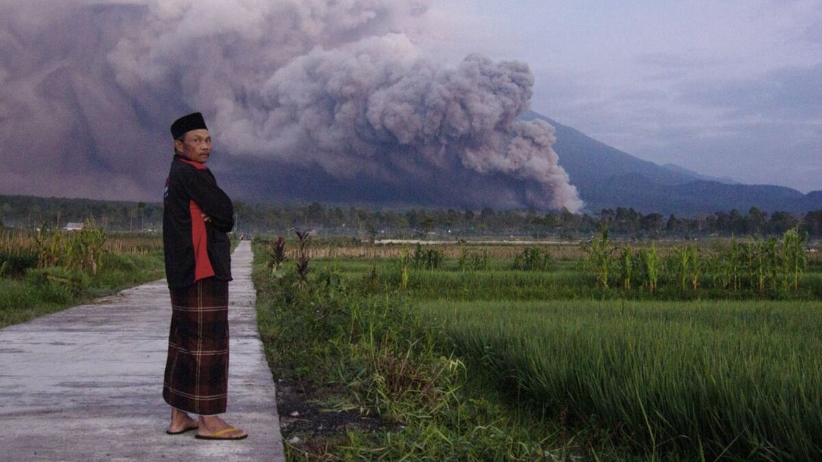 High alert in Indonesia due to the eruption of the Mount Semeru volcano