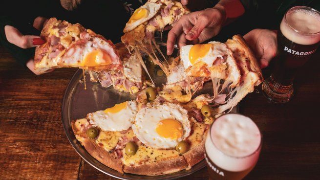 Insólito momento el que vivió un joven al comer una pizza