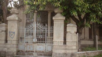 vecinos de villa devoto intentan salvar una casona en ruinas que pertenecio a beiro