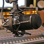 El día reconoce el trabajo de locutores, operadores, productores, guionistas, técnicos y periodistas. El día reconoce el trabajo de locutores, operadores, productores, guionistas, técnicos y periodistas.