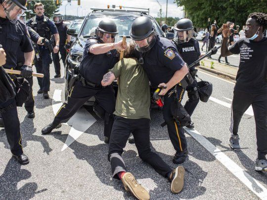 Las protestas contra la brutalidad policial en Estados Unidos fueron reprimidas con violencia y abusos por parte de los agentes.