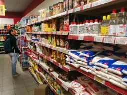 Los argentinos comen menos cantidades de comida, aseguró un especialista en consumo. Los argentinos comen menos cantidades de comida, aseguró un especialista en consumo.