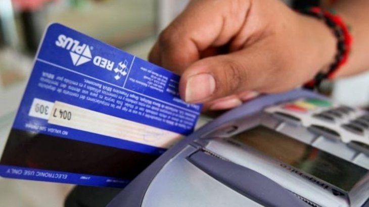Los pagos con tarjeta de débito en sectores vulnerables tienen reintegro de AFIP.