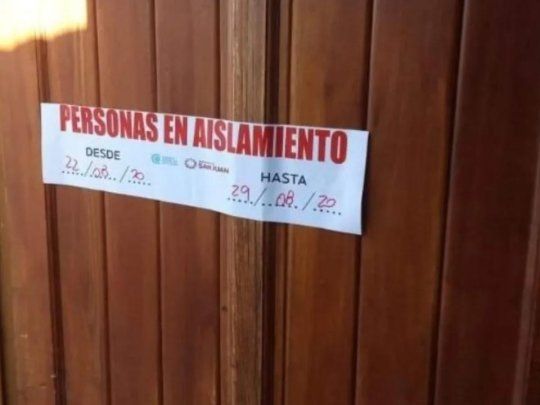 El gobierno de San Juan puso fajas en los domicilios de las personas que deben cumplir con el aislamiento obligatorio.
