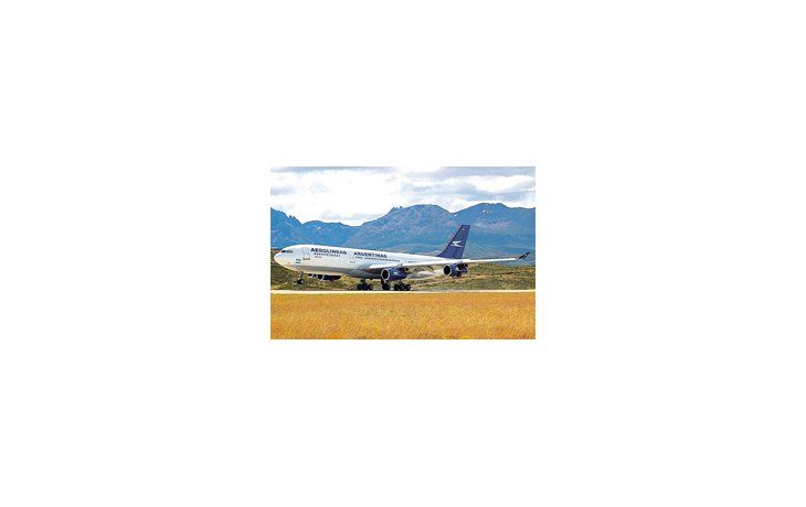 ámbito.com | Un Airbus 340 de la flota de Aerolíneas, como el que no pudo traer a la Selección desde Quito. Los últimos incidentes con máquinas de esta marca pusieron en alerta a la Presidente.