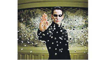 Keanu Reeves, Neo en las “Matrix” históricas, podría no formar parte del elenco de las precuelas.