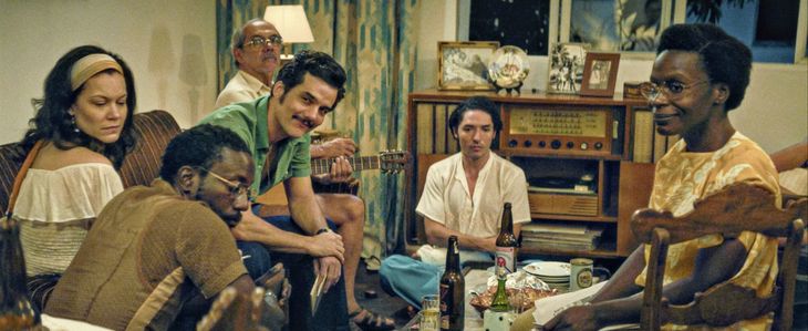 Los refugiados en la casa de Recife en una escena de "El agente secreto", de Kleber Mendonça Filho. Los refugiados en la casa de Recife en una escena de "El agente secreto", de Kleber Mendonça Filho.