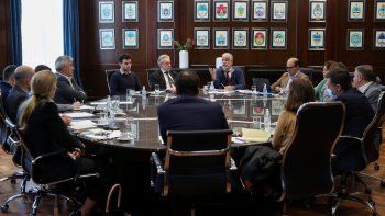 inflacion: empresas alimenticias aseguran al gobierno que cumplen con el abastecimiento