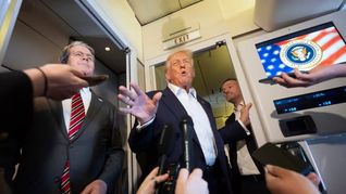 El presidente de EEUU Donald Trump dió una conferencia de prensa a bordo del avión presidencial, y declaró sobre una relección en 2028, su salud y felicitó a Javier Milei por su triunfo electoral en Argentina. El presidente de EEUU Donald Trump dió una conferencia de prensa a bordo del avión presidencial, y declaró sobre una relección en 2028, su salud y felicitó a Javier Milei por su triunfo electoral en Argentina.