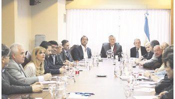 ámbito.com | Sin sonrisas. Unos 20 consejeros, pero casi sin gobernadores, estuvieron en reunión del PJ para analizar la reforma electoral.