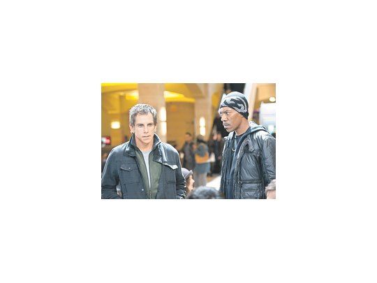 Ben Stiller y Eddie Murphy en «Robo en las alturas», donde se reconocen huellas de «Los desconocidos de siempre».