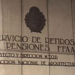 Atentado con explosivo contra la sede de la Caja Militar generó preocupación en el Centro de Montevideo. Atentado con explosivo contra la sede de la Caja Militar generó preocupación en el Centro de Montevideo.