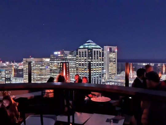 Las terrazas con mejores vistas para cenar en BA y escapar del calor.