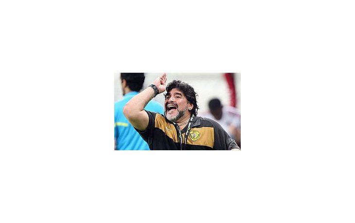 Maradona cree que los árbitros están perjudicando a su equipo.