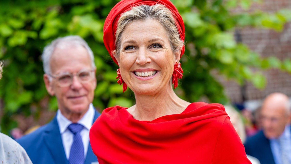 The curious gesture of Queen Máxima during a quality testing