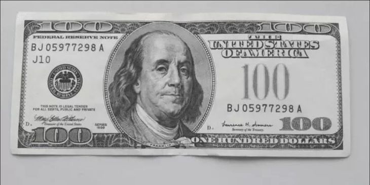 Billete de u$s100 sin el sello verde.