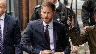 Le hicieron la vida imposible a mi esposa, confesó Harry ante el estrado. Le hicieron la vida imposible a mi esposa, confesó Harry ante el estrado.