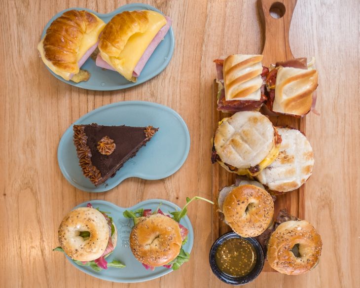 Bilbo Café addresses: Belaustegui 802, Villa Crespo; La Pampa 5501, Villa Urquiza; Crisologist Larralde 6293, Saavedra; and Junín 1930, Recoleta Cultural Center, Recoleta. Bilbo Café addresses: Belaustegui 802, Villa Crespo; La Pampa 5501, Villa Urquiza; Crisologist Larralde 6293, Saavedra; and Junín 1930, Recoleta Cultural Center, Recoleta.
