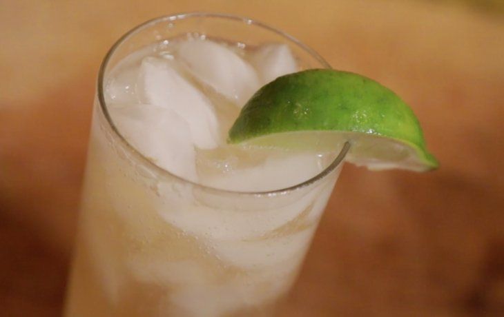 Mamie Taylor, un coctail a base de whisky.