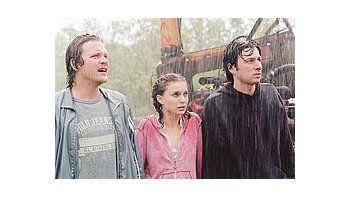 ámbito.com | Los excelentes Peter Sarsgaard y Natalie Portman junto a Zach Braff (derecha), el autor,director y protagonista de un film que emociona y hace reír con una historia muy bien contada.