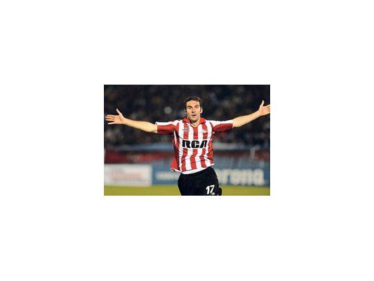 Boselli, goleador en la noche uruguaya, abre sus brazos hacia la final de la Copa Libertadores.