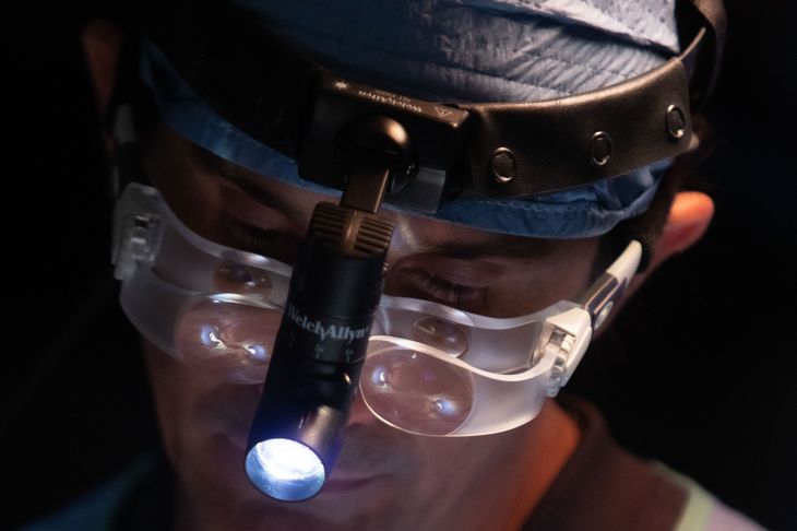 It is key that the chosen surgeon has the necessary training and equipment.