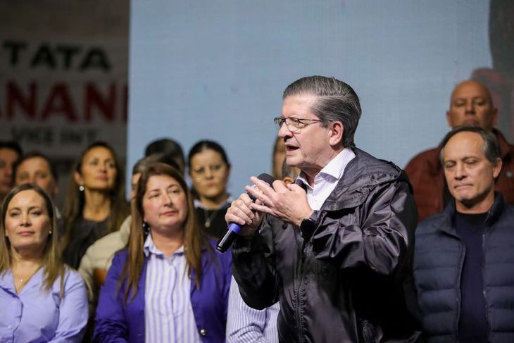 El vicegobernador de Corrientes, Pedro Braillard Poccard, irá por la reelección.