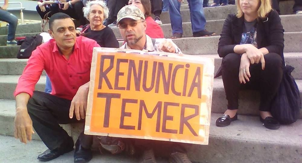 Adelio Bispo de Oliveira, a la izquierda.