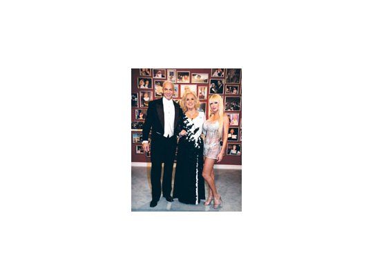 Flavio Mendoza (ex coreógrafo de «Bailando por un sueño»), Mirtha Legrand y Luciana Salazar en el primer programa de los Almuerzos 2009.
