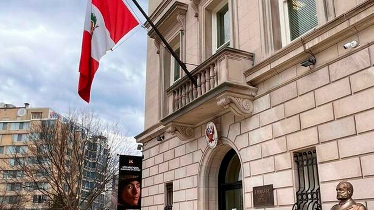 US Secret Service shot dead intruder at home of Peruvian ambassador
