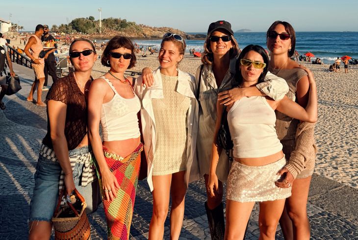 Mery del Cerro y Candela Vetrano acompañaron a la cantante durante la escapada a Brasil. Mery del Cerro y Candela Vetrano acompañaron a la cantante durante la escapada a Brasil.