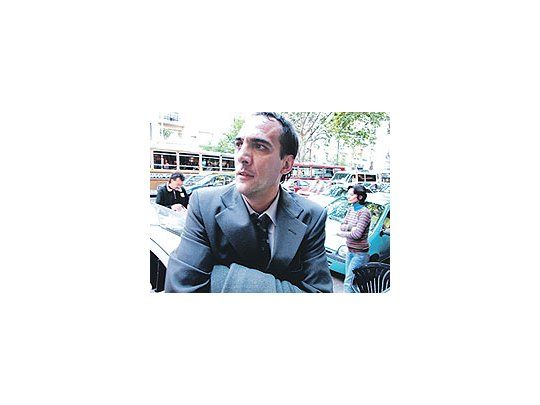 Fabio Astees elhombreque vivedosaventurassimultáneasen«Nevar enBuenosAires», filmdel debutanteMiguelMiño, que,pese a unguión máscomplejode lonecesario,mantiene elinterés delespectador.