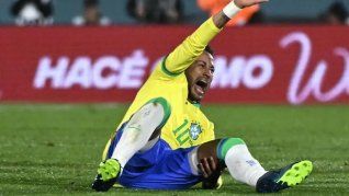 Neymar se lesionó la rodilla frente a Uruguay