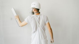 La intervención integral de la propiedad busca transformar unidades deterioradas en viviendas listas para habitar, eje central del modelo de flipping inmobiliario. La intervención integral de la propiedad busca transformar unidades deterioradas en viviendas listas para habitar, eje central del modelo de flipping inmobiliario.