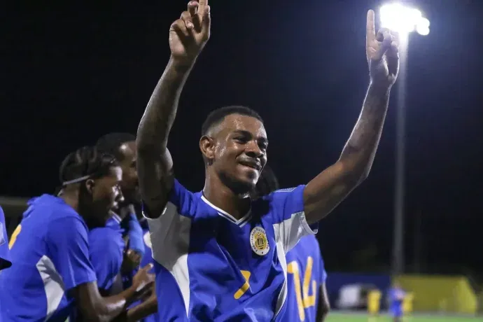 Juninho es el más chico y se desempeña en la máxima categoría de Turquía.