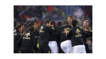 Los jugadores del Milan festeja la obtención de la liga italiana.