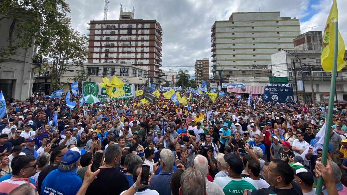 The UOM began a strike for 72 hours and mobilized in Campana