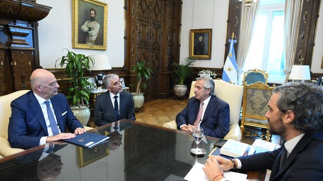 Alberto Fernández Grecia.jpg