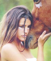 “Calu” Rivero contó que su novio polista la reconcilió con las caballos e hizo una producción ad hoc, bajo el lema: “¡Quiero brillantina para mí”!