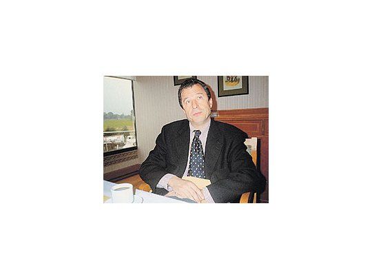 El chilenoSebastiánEdwards creeque habrácontinuidaden lo económicoen supaís cuandoasumaMichelleBachelet.Buscará, dijo,mejorar ladistribucióndel ingreso.