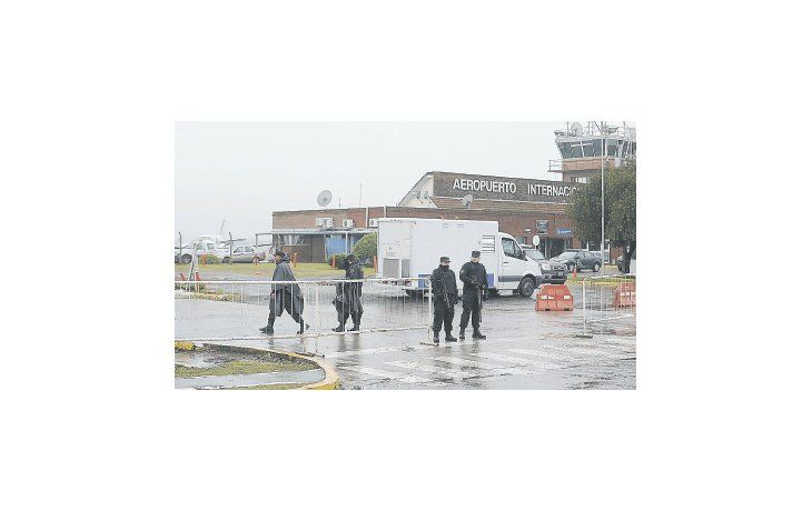 INVESTIGACIÓN. La Policía Federal y la Policía de Seguridad Aeroportuaria secuestraron ayer documentación de vuelos a España para avanzar con el caso.
