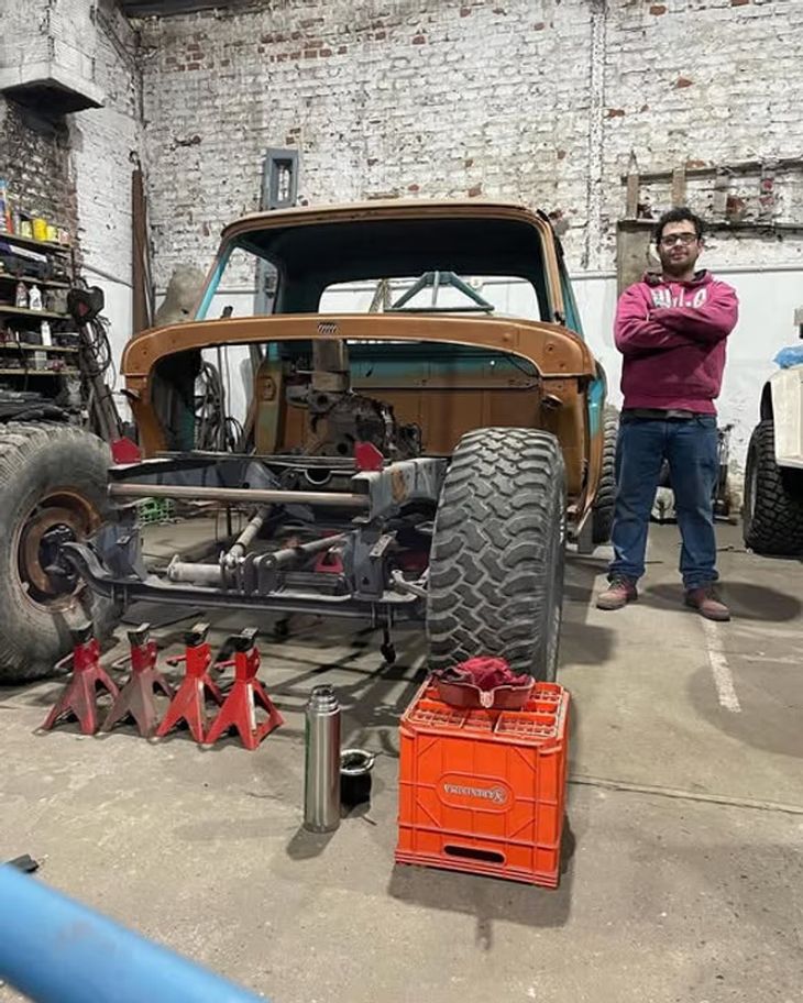 El mecánico se encontraba acompañado por otros aficionados al off-road que participaban de la actividad. La causa quedó en manos de la Justicia, que buscará determinar con precisión qué provocó el accidente, con pericias mecánicas incluidas.