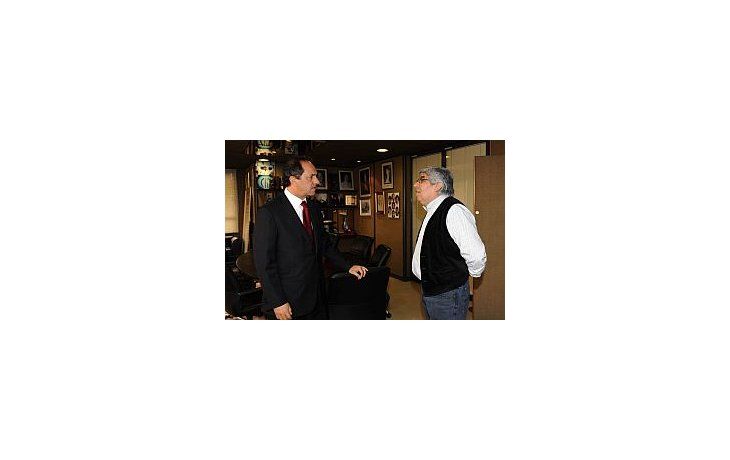 En junio de 2009, Daniel Scioli de visita al despacho de Hugo Moyano.