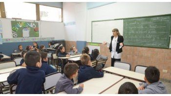 ámbito.com | En primaria, el 28% enseña en dos instituciones, y un 3% lo hace en tres o cuatro.