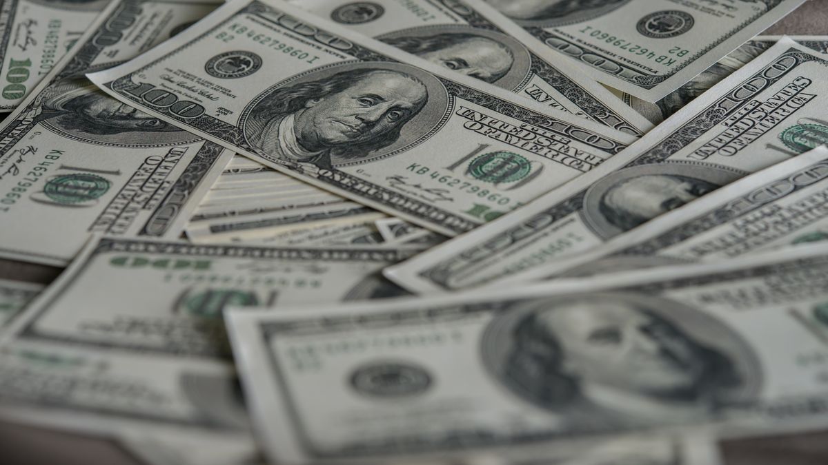 Future dollar: after official measures, devaluation expectations fell